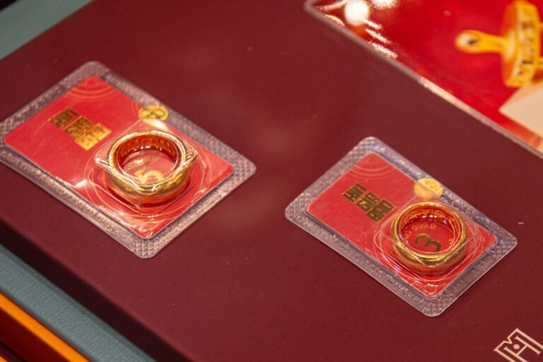 gia-vang-roi-dinh,-mua-vao-con-165-trieu-dong,-nguoi-tich-san-dung-ngoi-khong-yen