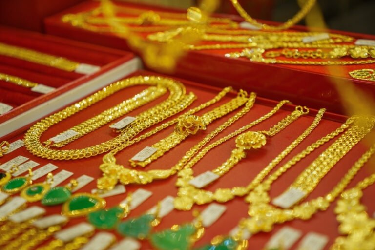 gia-vang-hom-nay-25/4/2026:-vang-sjc-‘dong-cua’-tuan-giao-dich-giam-toi-3,2-trieu-dong/luong