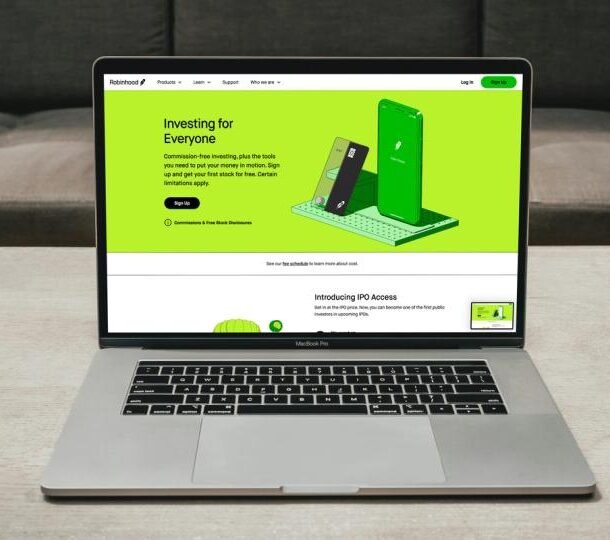 robinhood-stock-falls-8%-after-big-earnings-miss-due-to-weak-crypto-trading-revenue