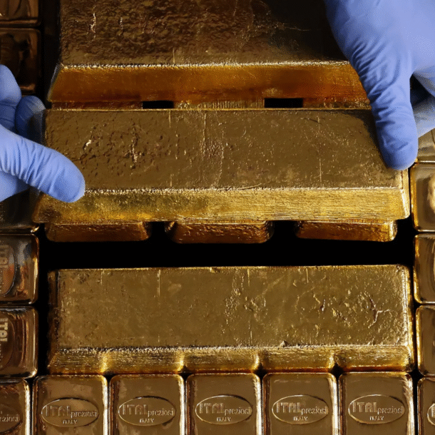 gia-vang-roi-xa-dinh-lich-su,-kich-ban-tut-xuong-4.000-usd/ounce-co-xay-ra?