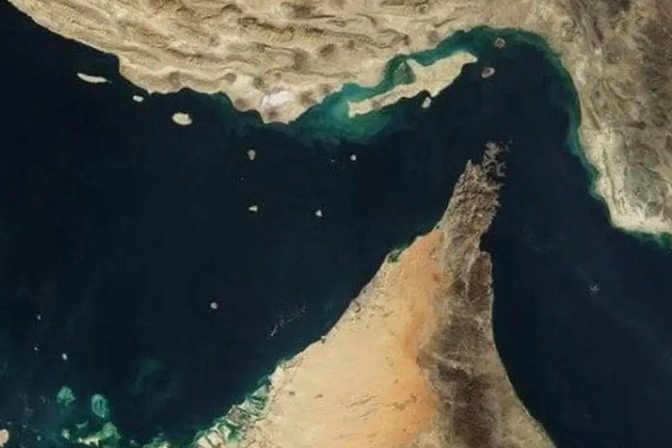 my-ho-tong-tau-thuyen-di-qua-eo-bien-hormuz
