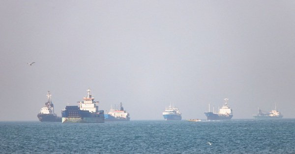 loat-t&agrave;u-bi-tan-c&ocirc;ng-o-hormuz,-my-c&aacute;o-buoc-iran-'dung-sau'