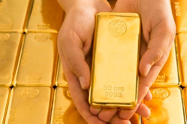 gia-vang-the-gioi-‘sap-manh’,-lui-ve-sat-4.500-usd/ounce