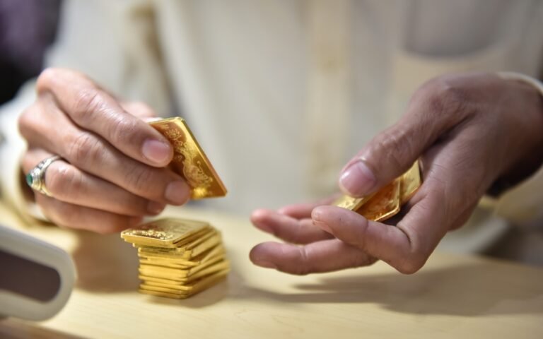 gia-vang-the-gioi-giam-sau-khi-iran-tuyen-bo-ban-trung-chien-ham-my