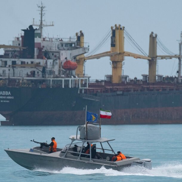 my-tuyen-bo-pha-huy-6-xuong-iran-tai-hormuz