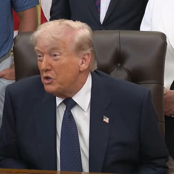 ong-trump-tam-dung-'du-an-tu-do’-ho-tro-tau-thuyen-qua-eo-bien-hormuz