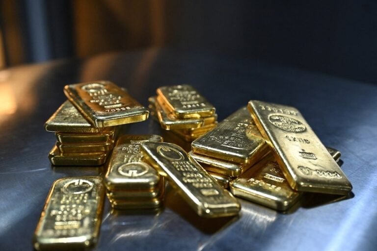 gia-vang-tang-hon-100-usd,-dau-giam-manh