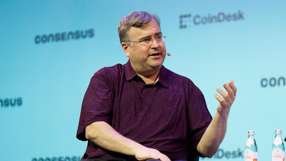 reid-hoffman-says-nfts-may-make-a-comeback-as-ai-agents-strain-online-identity