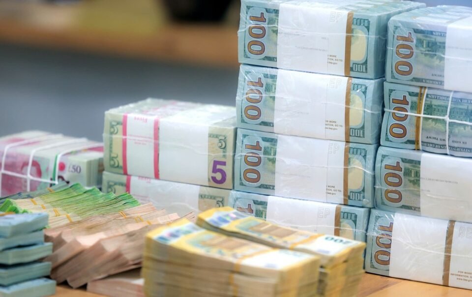 gia-usd-hom-nay-85.2026:-ngan-hang-giam-gia-mua-vao-manh-hon-ban-ra