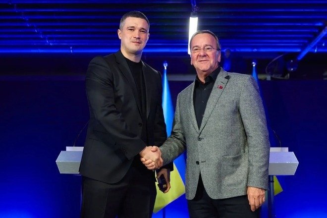 bo-truong-duc-noi-ve-tuyen-bo-cua-ong-putin,-ukraine-de-xuat-ngung-ban-san-bay