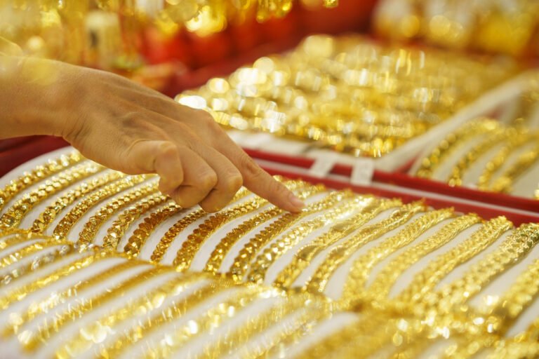 gia-vang-viet-nam-cao-hon-the-gioi-600-usd,-chuyen-gia-noi-con-nhieu-du-dia-giam