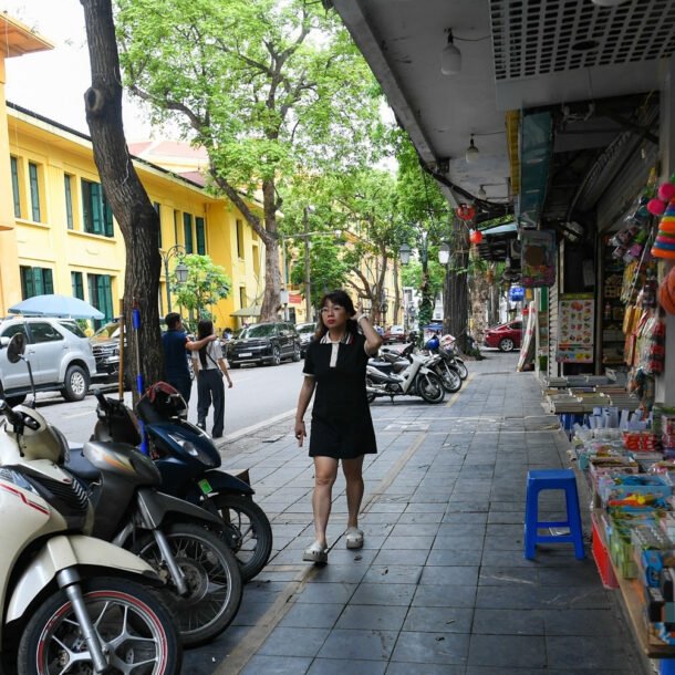 ha-noi-tinh-cho-thue-long-duong,-via-he-mot-so-tuyen-pho-o-hoan-kiem,-cua-nam