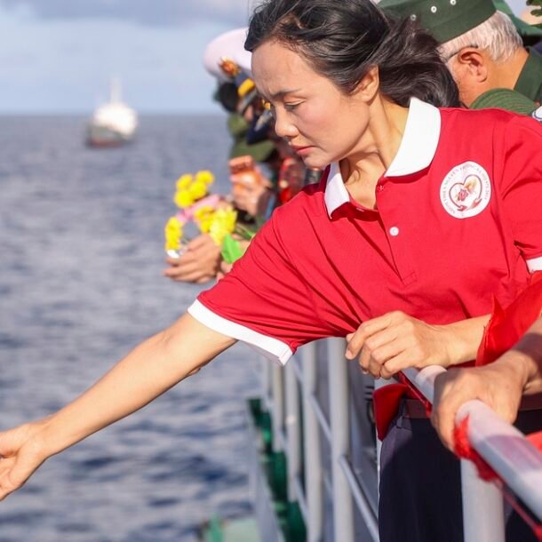 nhung-giot-nuoc-mat-tri-an-giua-ngan-khoi-to-quoc