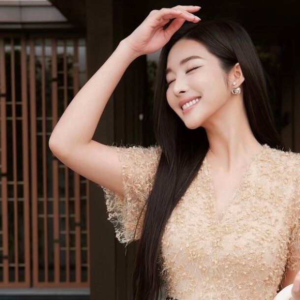 goi-cam-tinh-te,-thu-hut-moi-anh-nhin-voi-trang-phuc-co-chu-v