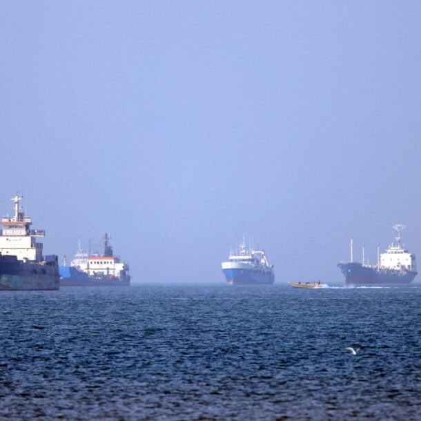iran-cho-‘hang-chuc-tau-trung-quoc’-di-qua-eo-bien-hormuz