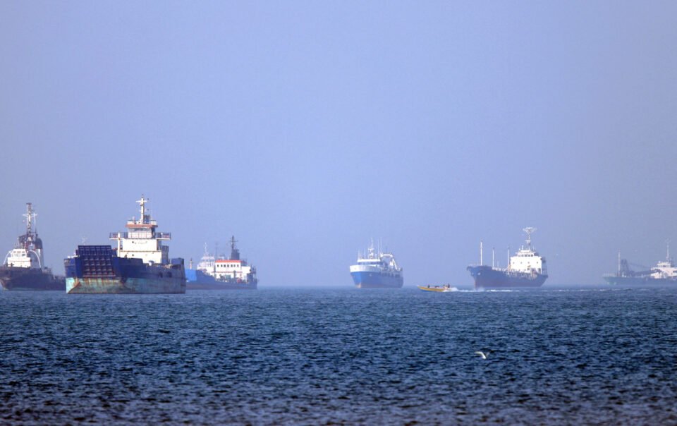 iran-cho-‘hang-chuc-tau-trung-quoc’-di-qua-eo-bien-hormuz