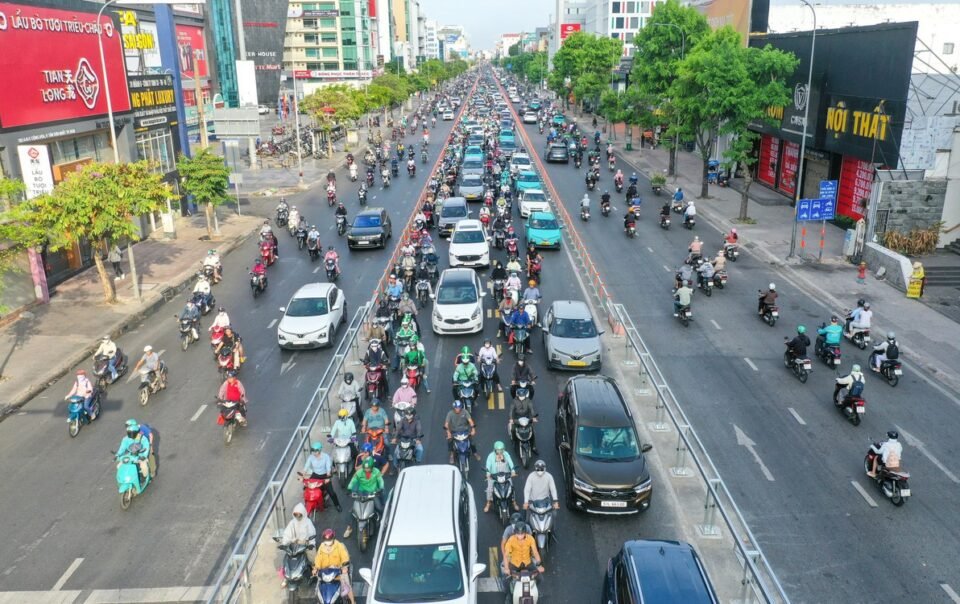 giao-thong-duong-cong-hoa-on-dinh-trong-sang-dau-tien-phan-lan-dao-chieu