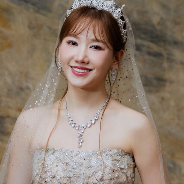 hari-won-dien-vay-cuoi-khoe-nhan-sac-tuoi-41