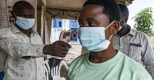 my-chuan-bi-s&agrave;ng-loc-ebola-tai-s&acirc;n-bay,-mot-nguoi-my-bi-nhiem