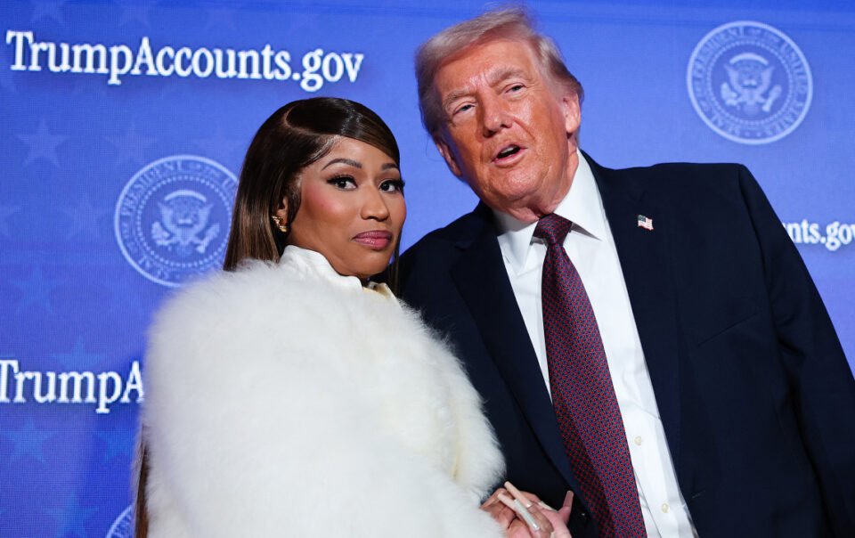 hanh-trinh-rapper-nicki-minaj-tu-phan-doi-thanh-nguoi-ham-mo-ong-trump