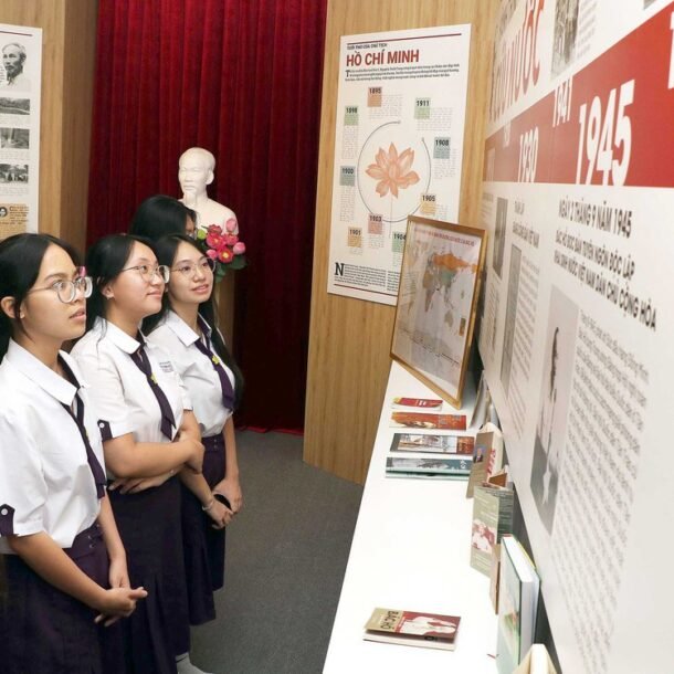 khong-gian-van-hoa-ho-chi-minh:-song-dong-bai-hoc-ve-bac-trong-truong-hoc