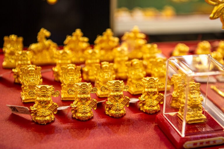 gia-vang-giam-sau,-kim-loai-quy-doi-mat-voi-nguy-co-lon-chua-tung-co