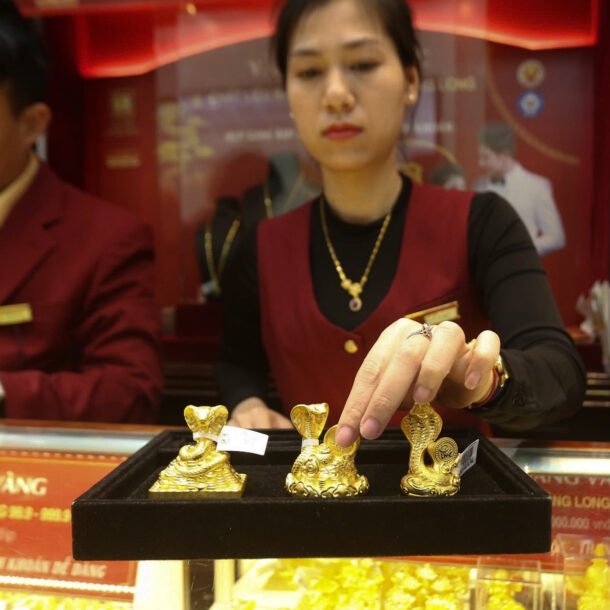 gia-vang-hom-nay-22/5/2026:-vang-suy-yeu,-trong-nuoc-tuot-moc-160-trieu/luong-chieu-mua
