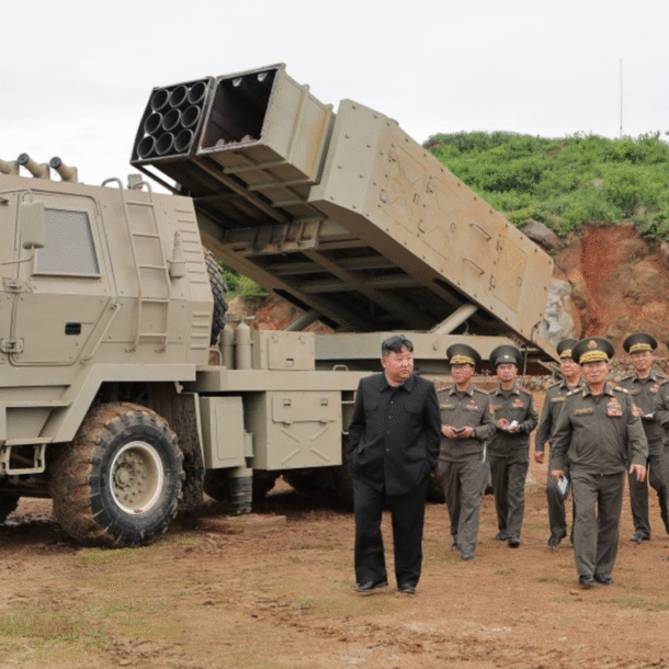 trieu-tien-cong-bo-hinh-anh-ong-kim-jong-un-giam-sat-thu-he-thong-phong-ten-lua-moi
