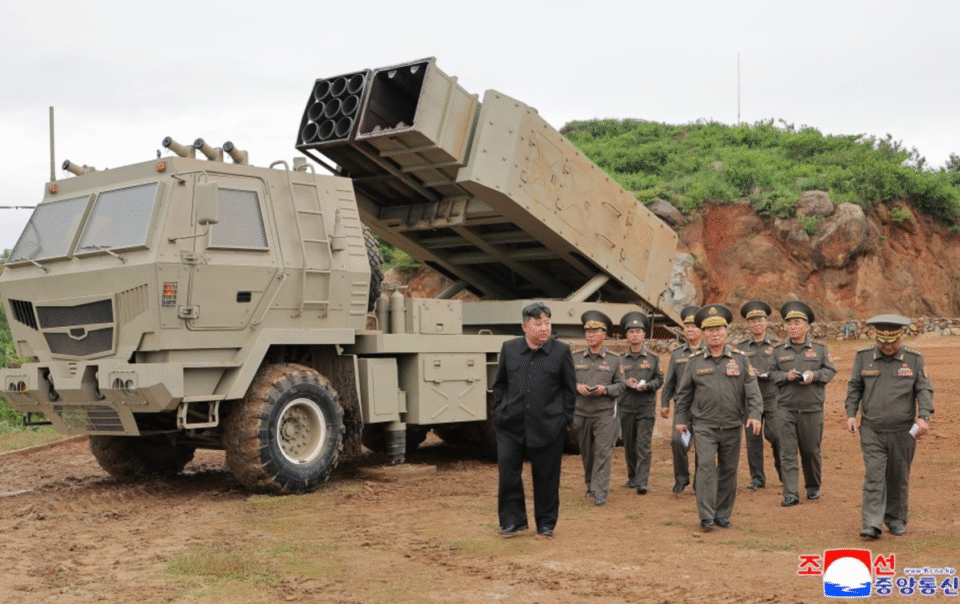 trieu-tien-cong-bo-hinh-anh-ong-kim-jong-un-giam-sat-thu-he-thong-phong-ten-lua-moi