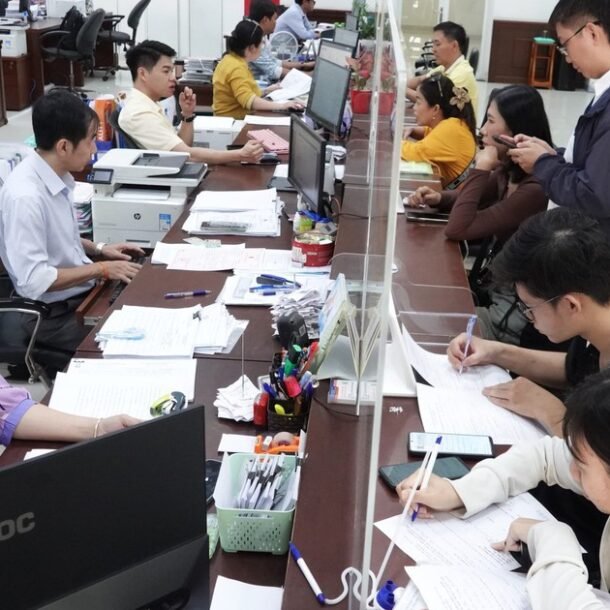 tp.hcm-giam-hang-tram-dau-moi,-trao-them-quyen-cho-phuong,-xa