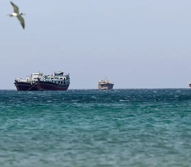 iran-tuyen-bo-ban-canh-cao-tau-thuyen-gan-hormuz,-pha-huy-uav-my