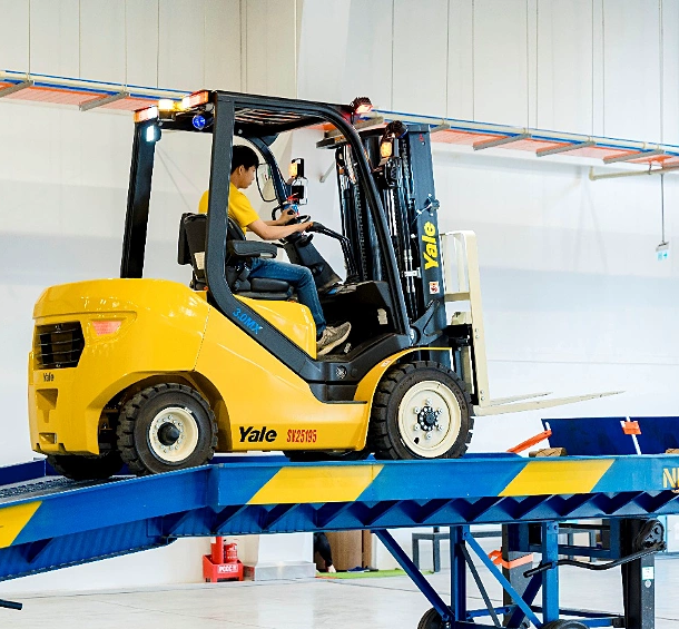 xe-nang-yale-viet-nam-ky-vong-xanh-hoa-nganh-logistics
