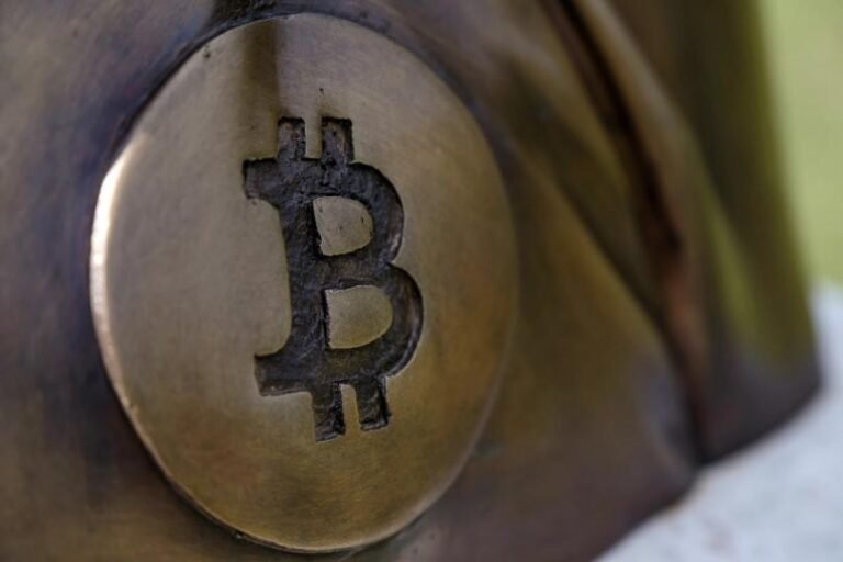 satoshi-era-bitcoin-at-center-of-$285-billion-lawsuit-moves-after-14-years