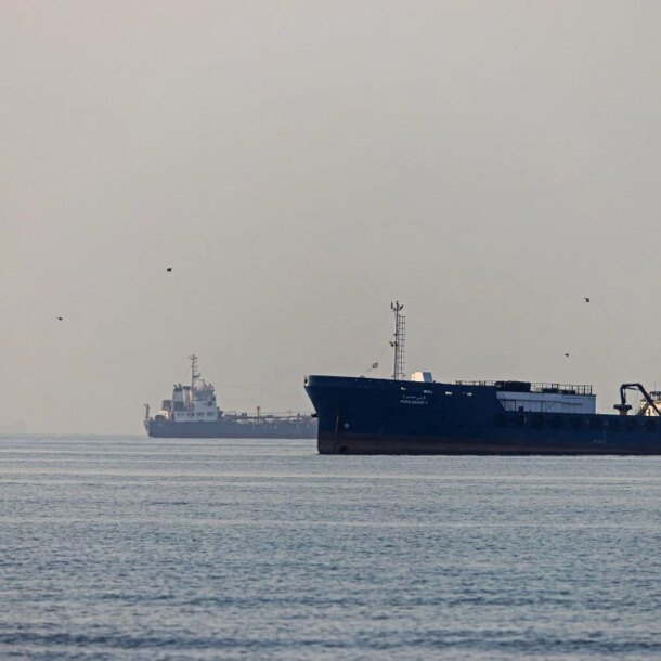 eu-tung-don-trung-phat-moi,-iran-tuyen-bo-khong-quan-tam