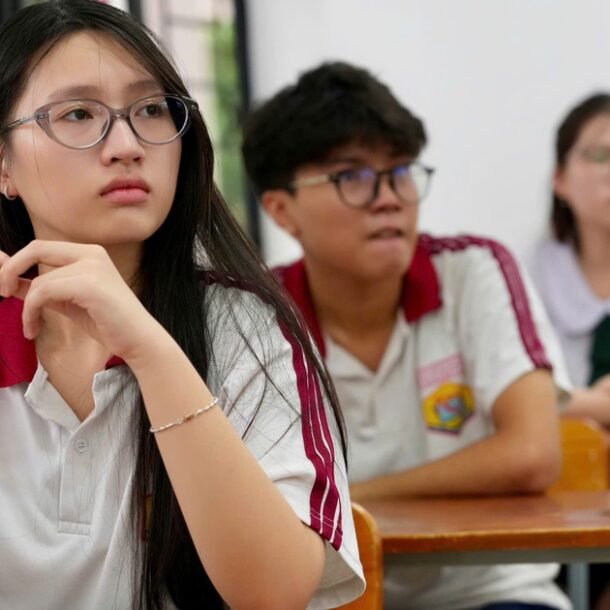 diem-trung-binh-tieng-anh-2025-thap-nhat-nhom-tu-chon,-thi-thpt-2026-can-nho-gi?