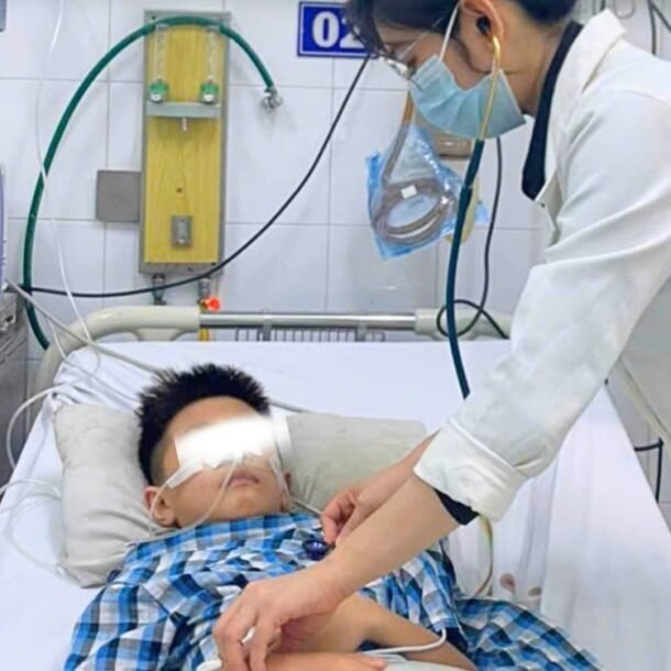 be-trai-ngung-tim-gan-2-gio-duoc-cuu-song-bang-ky-thuat-hoi-sinh-dac-biet