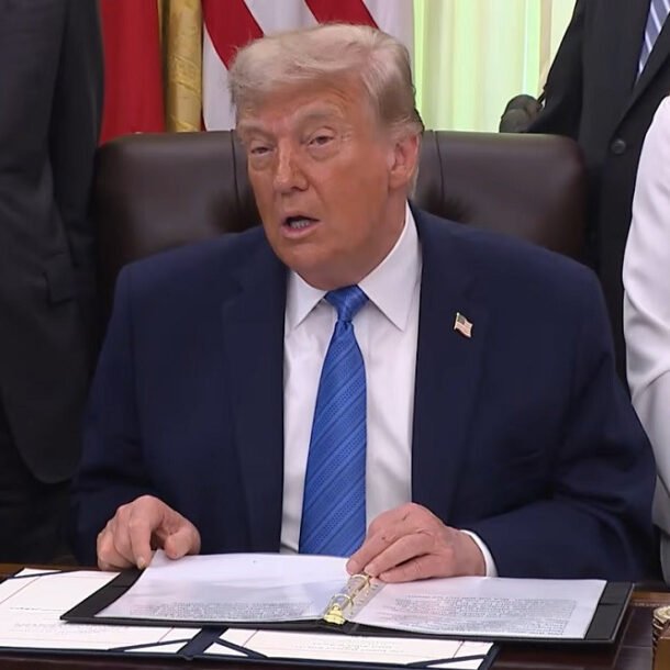 ong-trump-tuyen-bo-khong-gia-han-hiep-dinh-thuong-mai-voi-canada-va-mexico