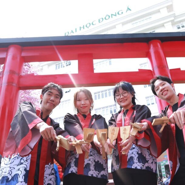 sinh-vien-dai-hoc-dong-a-‘chinh-phuc’-doanh-nghiep-tu-som