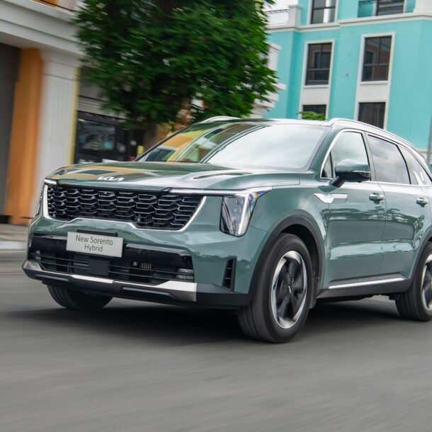 kia-sorento-hybrid-o-viet-nam-gia-tu-1,349-ti,-gay-ngac-nhien-khi-re-hon-ban-may-dau