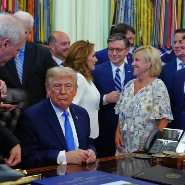 ong-trump-kham-suc-khoe-voi-22-bac-si-chuyen-khoa,-lap-ky-luc-trong-cac-doi-tong-thong-my