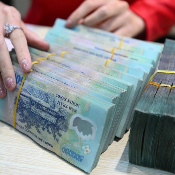 nhieu-quy-lon-tang-giu-tien-mat