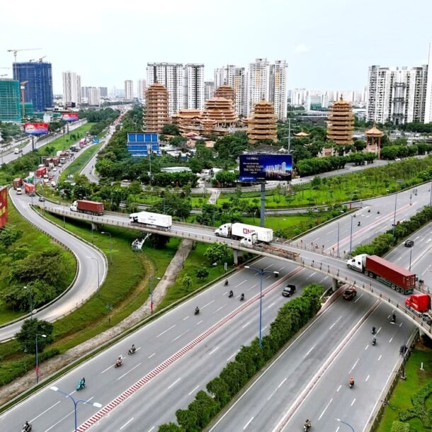 vi-sao-nut-giao-cat-lai-va-nguyen-van-linh-–-nguyen-luong-bang-co-noi-thieu-sang-ban-dem?