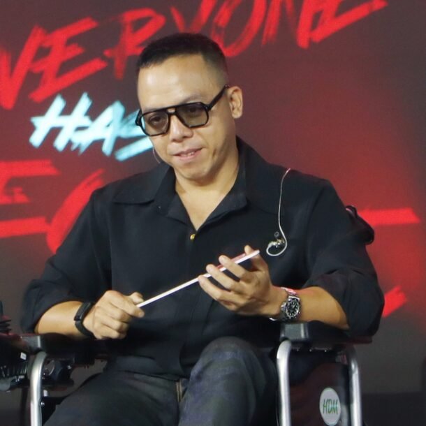 hoang-touliver-ngoi-xe-lan-len-san-khau