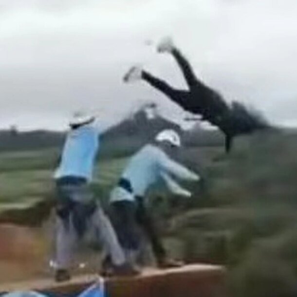brazil:-bi-day-nhay-bungee-khi-chua-that-day-an-toan,-co-gai-21-tuoi-thiet-mang