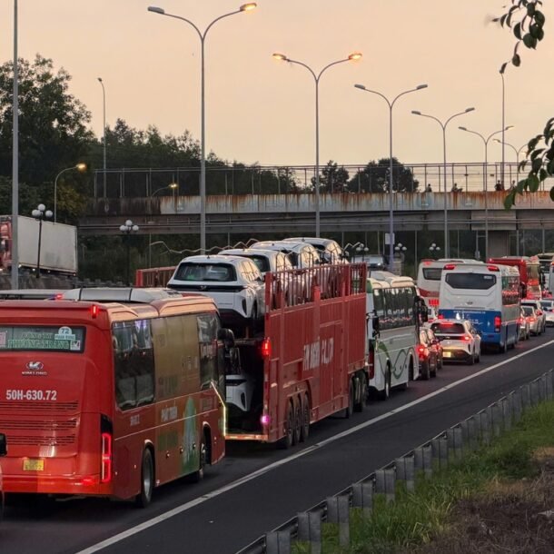 ket-xe-nhieu-doan-tren-cao-toc-tp.hcm-–-long-thanh-–-dau-giay,-csgt-huong-dan-di-quoc-lo-1