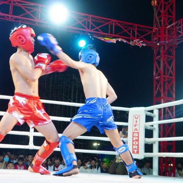 nhung-man-doi-khang-nghet-tho-tai-giai-kickboxing-gia-lai