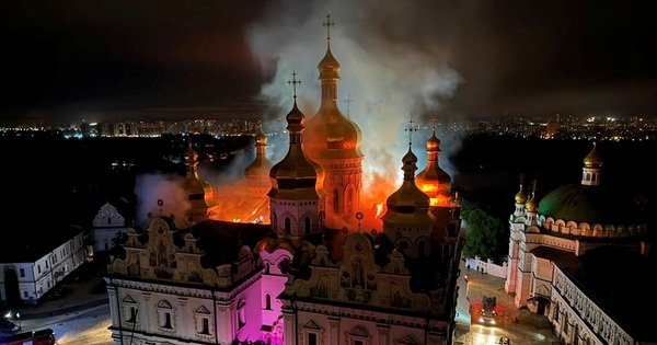 nga-n&oacute;i-t&ecirc;n-lua-my-g&acirc;y-ch&aacute;y-tu-vien-co-cua-ukraine