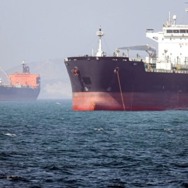 duong-qua-eo-bien-hormuz:-go-thuy-loi-rat-ton-thoi-gian