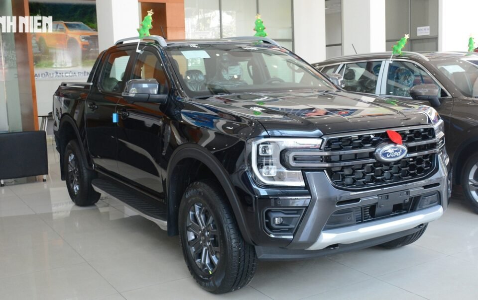 ford-ranger-hut-khach,-luong-tieu-thu-xe-ban-tai-tai-viet-nam-lap-tuc-tang-truong
