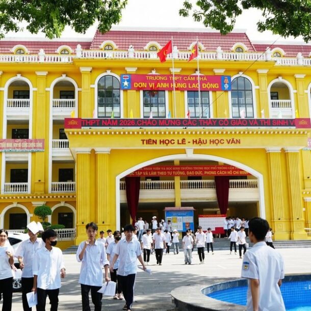 vu-‘ho-tro-thi-sinh’-trong-ky-thi-tot-nghiep-thpt-2026:-me-thi-sinh-nho-va